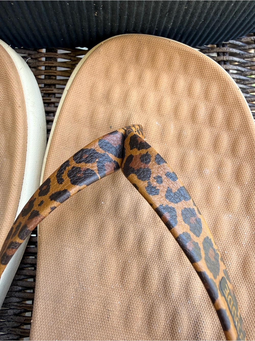 Hey Dude Maui Breeze Leopard Print Flip Flops. Great shape. Size W9 = Women’s 9 - Picture 14 of 16